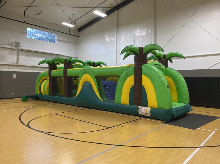 (21) TROPICAL OBSTACLE COURSE40x11